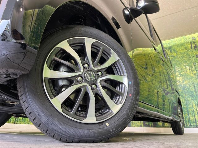 �y����14�C���`�A���~�z�C�[���z�O�ςɃ}�b�`���������A���~�z�C�[���𑕒����Ă���܂��B�e��ЊO�A���~�z�C�[����A�X�^�b�h���X�^�C�����戵�����Ă���܂��B���񂲑��k����������