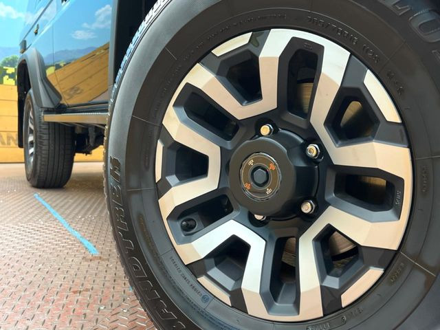 �y����16�C���`�A���~�z�C�[���z�O�ςɃ}�b�`���������A���~�z�C�[���𑕒����Ă���܂��B�e��ЊO�A���~�z�C�[����A�X�^�b�h���X�^�C�����戵�����Ă���܂��B���񂲑��k����������
