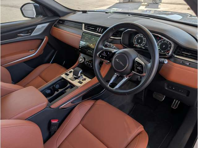 FペイスRダイナミック SE 2.0L P400e  4WD