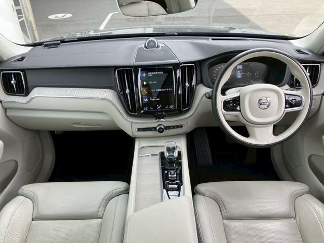 XC60リチャージ PHEV T8 AWD インスクリプション 4WD