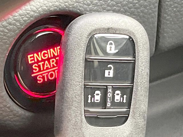 �yHonda�X�}�[�g�L�[�z�J�o����|�P�b�g�ɓ��ꂽ�܂܂ł��h�A�̎{���E�������\�ȃX�}�[�g�L�[�𑕔��B�G���W���̃I���E�I�t�����J�M�����o���K�v����������Ƃ��Ă��֗��ł���