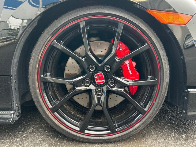 【ブレンボ製キャリパー】ハイパワー車両には強力なブレーキが必須!世界のスーパーカーにも採用されるイタリアの高級メーカー「ブレンボ」を装着!色鮮やかなキャリパーがスポーティな印象を引き立てます♪