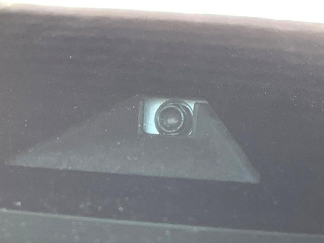 【トヨタセーフティセンス】走行中に前方の車両等を認識し、衝突しそうな時は警報とブレーキで衝突回避と被害軽減をアシスト。より安全にドライブをお楽しみいただけます。