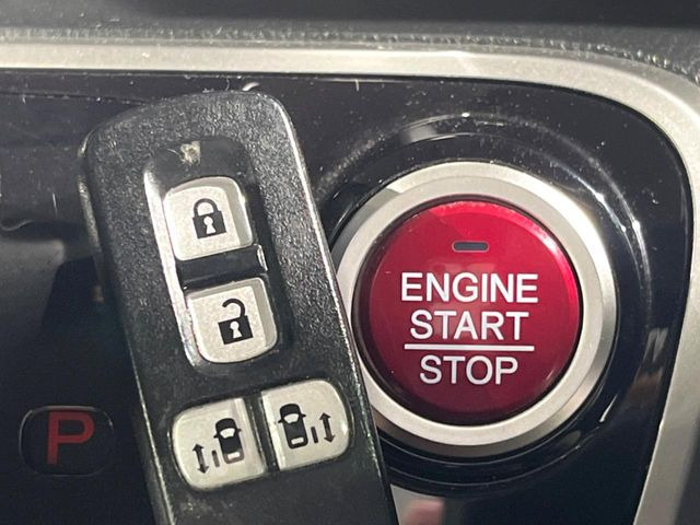�yHonda�X�}�[�g�L�[�z�J�o����|�P�b�g�ɓ��ꂽ�܂܂ł��h�A�̎{���E�������\�ȃX�}�[�g�L�[�𑕔��B�G���W���̃I���E�I�t�����J�M�����o���K�v����������Ƃ��Ă��֗��ł���