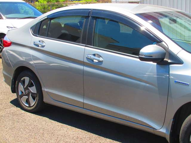 グレイス1.5 ハイブリッド LX