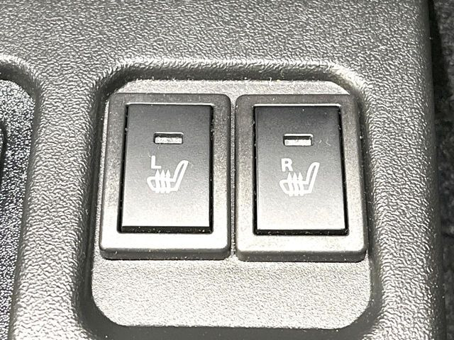 【シートヒーター】寒い日に重宝するシートヒーター!エアコンより早く温まってくれるので寒がりの人も安心ですね♪エアコンの温風は乾燥するから苦手、という方にもをおすすめです。