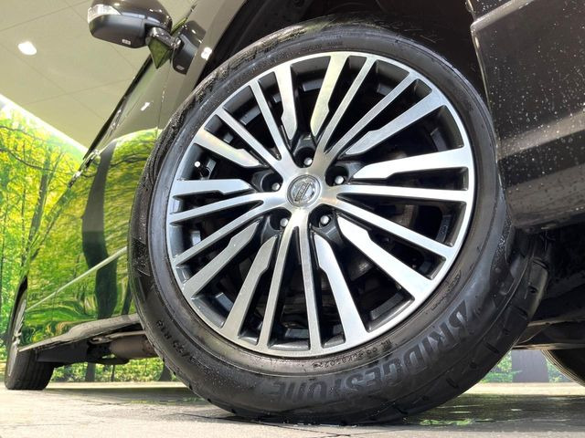 �y����18�C���`�A���~�z�C�[���z�O�ςɃ}�b�`���������A���~�z�C�[���𑕒����Ă���܂��B�e��ЊO�A���~�z�C�[����A�X�^�b�h���X�^�C�����戵�����Ă���܂��B���񂲑��k����������