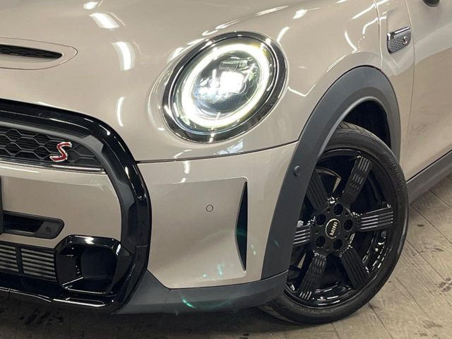 ��LED�w�b�h���C�g:��ԑ��s�����ǍD�Ȏ��E���m�ۂ����S���ĉ^�]�ł��鍂�P�xLED�w�b�h���C�g�𑕔�!�_�����x�������A����d�͂��}�����Ă��܂��B