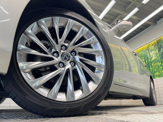 �y18�C���`�A���~�z�C�[���z�O�ςɃ}�b�`�����A���~�z�C�[���𑕒����Ă���܂��B�e��A���~�z�C�[����A�X�^�b�h���X�^�C�����戵�����Ă���܂��B���񂲑��k����������