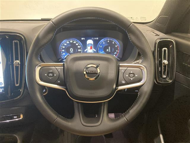 XC40B4 AWD インスクリプション 4WD
