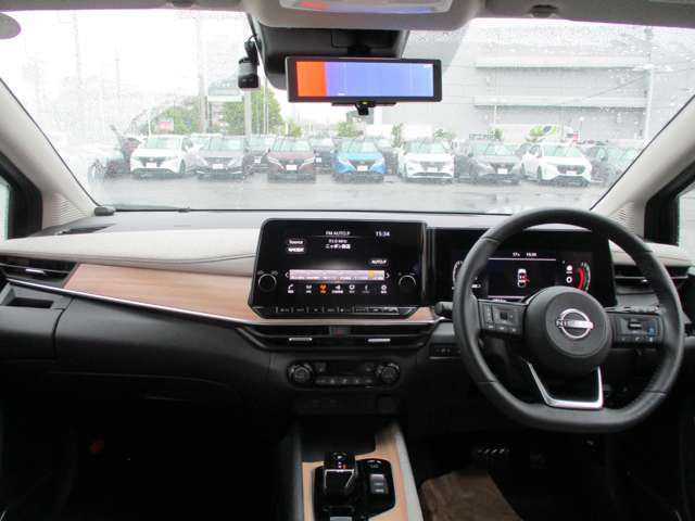 ノートオーラ1.2 G FOUR レザーエディション 4WD