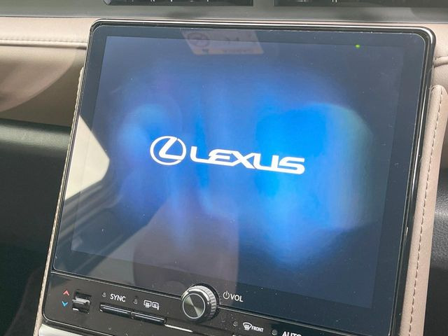 �y9.8�C���` �f�B�X�v���C�I�[�f�B�I�z���ʂ̃f�B�X�v���C��AppleCarPlay��AndroidAuto�����p�\�B�傫�ȉ�ʂŃX�}�z�i�r�A�v���������p���������܂���