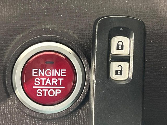 �yHonda�X�}�[�g�L�[�z�J�o����|�P�b�g�ɓ��ꂽ�܂܂ł��h�A�̎{���E�������\�ȃX�}�[�g�L�[�𑕔��B�G���W���̃I���E�I�t�����J�M�����o���K�v����������Ƃ��Ă��֗��ł���