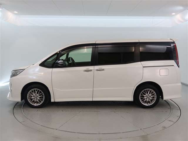 ノア1.8 ハイブリッド Si W×B II