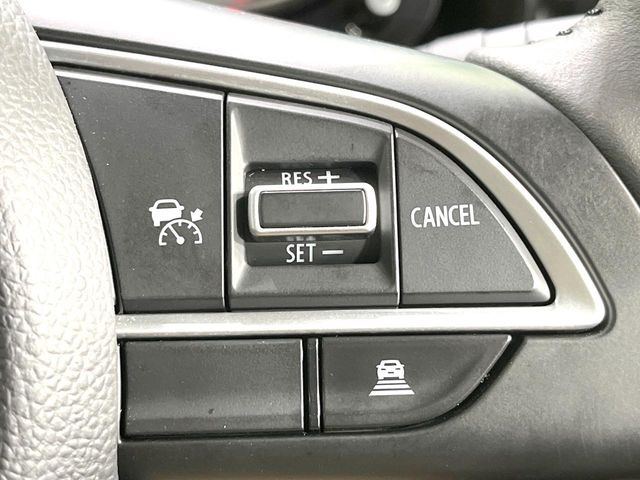 【アダプティブクルーズコントロール】高速道路での長距離走行が楽に!!自動で速度を保つクルーズコントロールが、衝突軽減システムと連携し、前方の車両を感知して車間を保つように速度調節してくれます!!