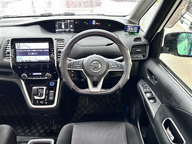 セレナ1.2 e-POWER ハイウェイスターV