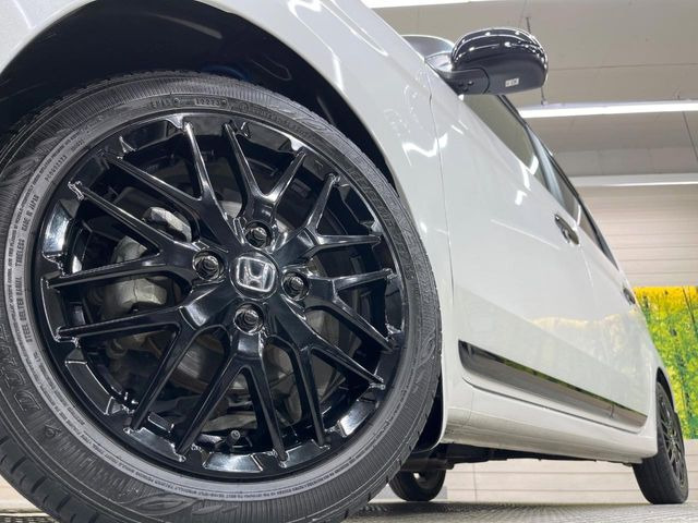 �y�����A���~�z�C�[���z�O�ςɃ}�b�`���������A���~�z�C�[���𑕒����Ă���܂��B�e��ЊO�A���~�z�C�[����A�X�^�b�h���X�^�C�����戵�����Ă���܂��B���񂲑��k����������