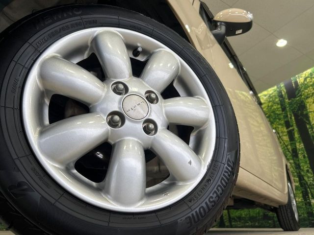 �y����14�C���`�A���~�z�C�[���z�O�ςɃ}�b�`���������A���~�z�C�[���𑕒����Ă���܂��B�e��ЊO�A���~�z�C�[����A�X�^�b�h���X�^�C�����戵�����Ă���܂��B���񂲑��k����������