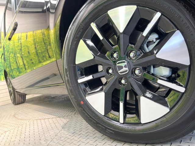 �y�����A���~�z�C�[���z�O�ςɃ}�b�`���������A���~�z�C�[���𑕒����Ă���܂��B�e��ЊO�A���~�z�C�[����A�X�^�b�h���X�^�C�����戵�����Ă���܂��B���񂲑��k����������