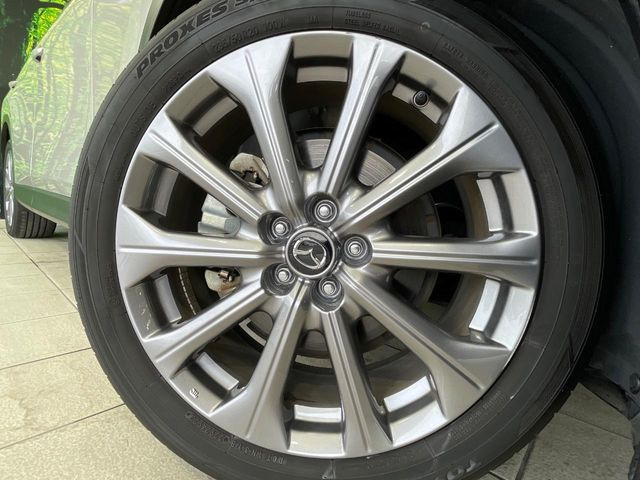 �y����20�C���`�A���~�z�C�[���z�O�ςɃ}�b�`���������A���~�z�C�[���𑕒����Ă���܂��B�e��ЊO�A���~�z�C�[����A�X�^�b�h���X�^�C�����戵�����Ă���܂��B���񂲑��k����������