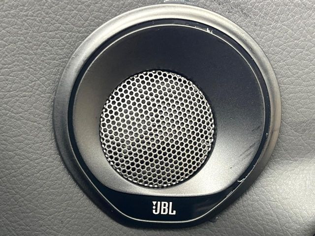 �yJBL�T�E���h�V�X�e���z���[�J�[�I�v�V�����̍��i�ʃT�E���h�V�X�e���𓋍ځB��p�̃`���[�j���O���{���ꂽ�召�l�X�ȃX�s�[�J�[����ǎ��ȃT�E���h���t�ł��A�Տꊴ���ӂ�鉹����Ԃ����o���܂��B