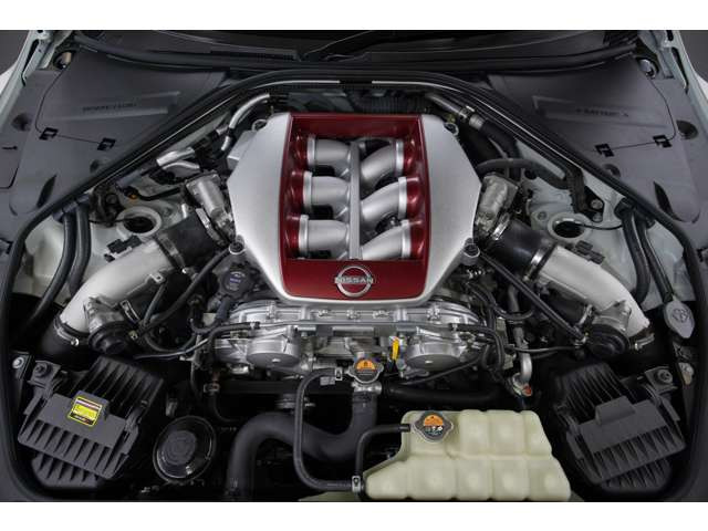 3.8L V�^6�C���c�C���^�[�{�uVR38DETT�v�𓋍ځB����ɃX�|�[�c���Z�b�e�B���O���{����A�͋��������Ɣ��͂���T�E���h���y���߂�{�i�X�|�[�c�G���W���ł������܂��B