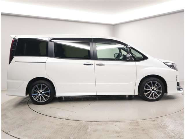 ノア1.8 ハイブリッド Si W×B II