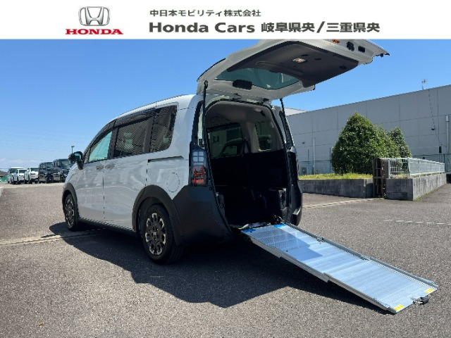 フリード1.5 クロスター スロープ