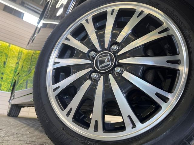 �y����15�C���`�A���~�z�C�[���z�O�ςɃ}�b�`���������A���~�z�C�[���𑕒����Ă���܂��B�e��ЊO�A���~�z�C�[����A�X�^�b�h���X�^�C�����戵�����Ă���܂��B���񂲑��k����������