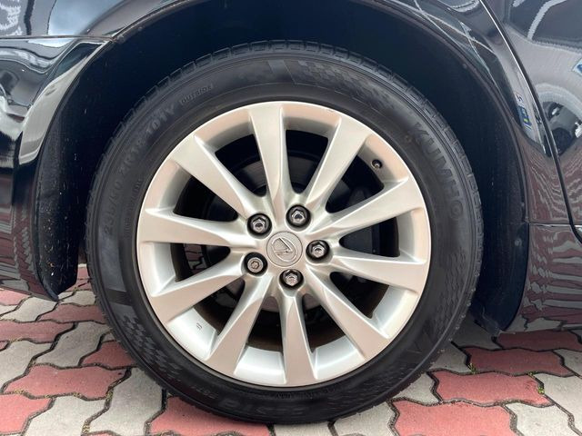 �y����18�C���`�A���~�z�C�[���z�O�ςɃ}�b�`���������A���~�z�C�[���𑕒����Ă���܂��B�e��ЊO�A���~�z�C�[����A�X�^�b�h���X�^�C�����戵�����Ă���܂��B���񂲑��k����������