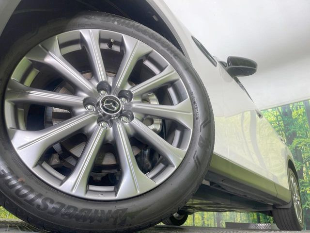 �y�����A���~�z�C�[���z�O�ςɃ}�b�`���������A���~�z�C�[���𑕒����Ă���܂��B�e��ЊO�A���~�z�C�[����A�X�^�b�h���X�^�C�����戵�����Ă���܂��B���񂲑��k����������