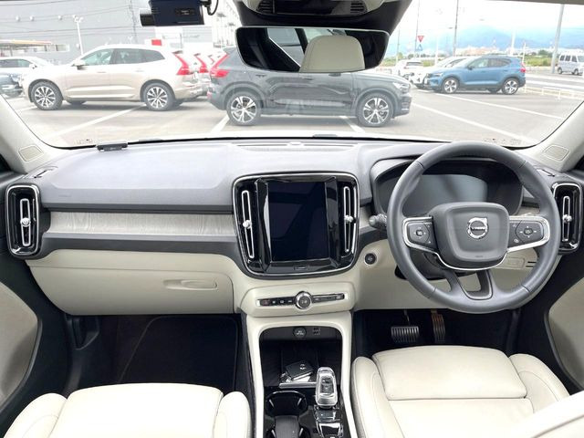 XC40B4 AWD インスクリプション 4WD