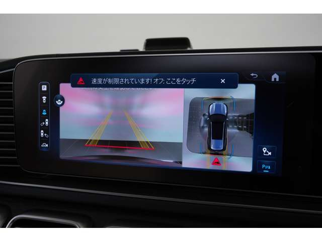 MBUX�f�B�X�v���C�I�[�f�B�I�𑕔��BApple CarPlay�AAndroid Auto�Ή��A360&deg;�J�����A�t���Z�OTV�������A�h���C�u���璓�Ԏ��܂ŕ��L���T�|�[�g���Ă���鑕�����e�ł��B