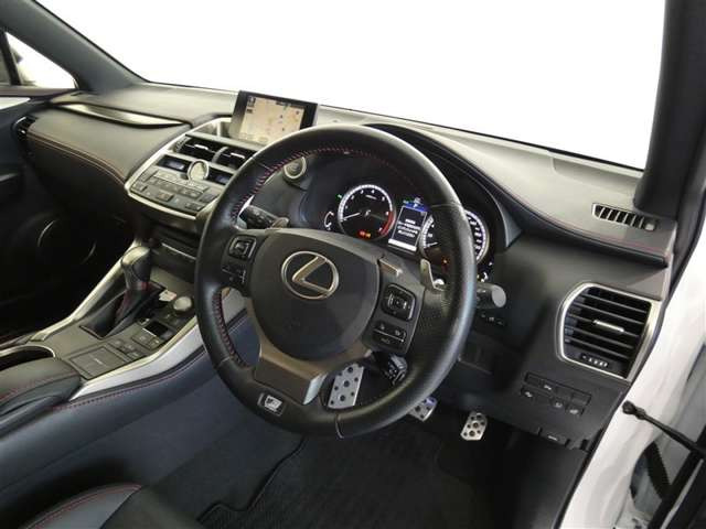 NX200t Fスポーツ