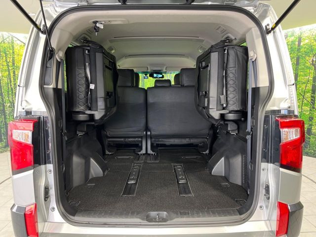 普段のお買い物や通勤、送迎等に十分な荷室スペースを確保しております。セカンドシートを倒すと、大きな荷物の積載も可能です♪