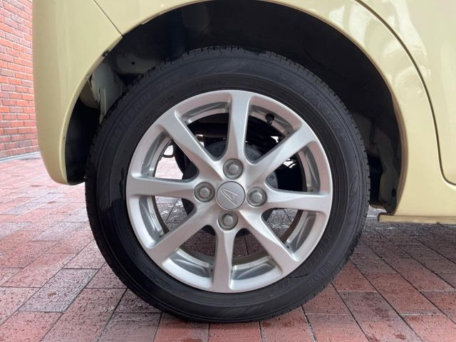 �y����14�C���`�A���~�z�C�[���z�����I�v�V�����z�C�[���𑕒��B���s���\�̌���ɉ����A�O�ς����X�^�C���b�V���ɂȂ��Ă��܂��B