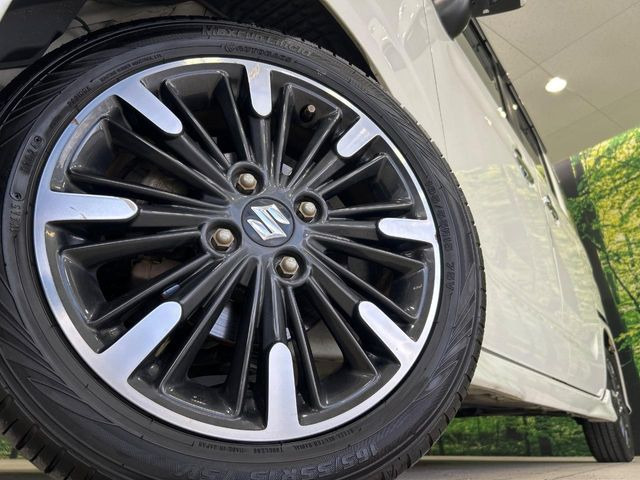 �y����15�C���`�A���~�z�C�[���z�O�ςɃ}�b�`���������A���~�z�C�[���𑕒����Ă���܂��B�e��ЊO�A���~�z�C�[����A�X�^�b�h���X�^�C�����戵�����Ă���܂��B���񂲑��k����������