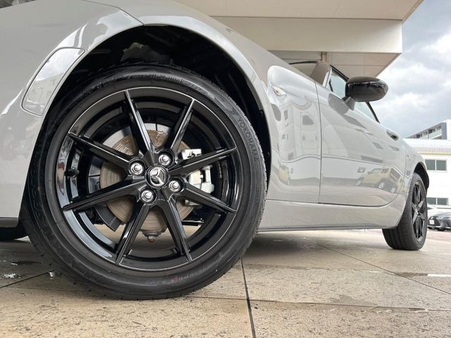 �y����16�C���`�A���~�z�C�[���z�O�ςɃ}�b�`���������A���~�z�C�[���𑕒����Ă���܂��B�e��ЊO�A���~�z�C�[����A�X�^�b�h���X�^�C�����戵�����Ă���܂��B���񂲑��k����������