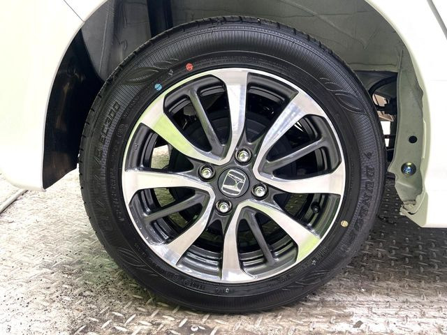 �y����14�C���`�A���~�z�C�[���z�O�ςɃ}�b�`���������A���~�z�C�[���𑕒����Ă���܂��B�e��ЊO�A���~�z�C�[����A�X�^�b�h���X�^�C�����戵�����Ă���܂��B���񂲑��k����������
