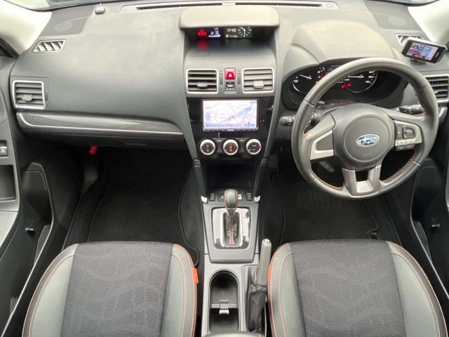 フォレスター2.0 エックスブレイク 4WD