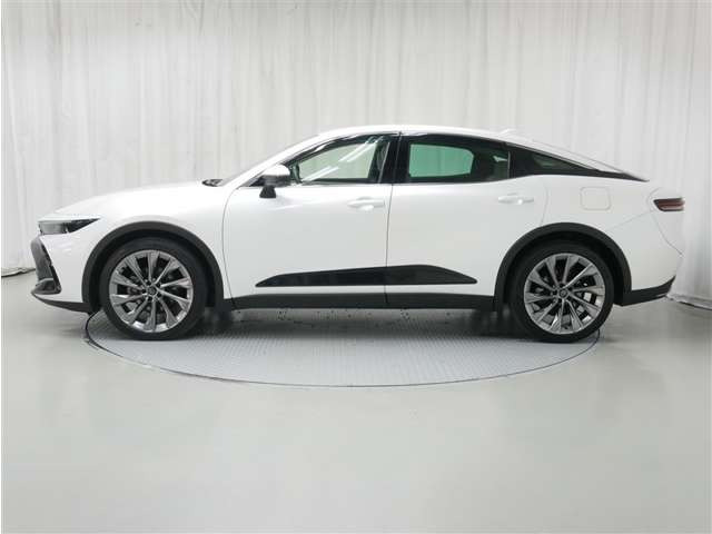 クラウンクロスオーバー2.5 G アドバンスト レザー パッケージ E-Four 4WD