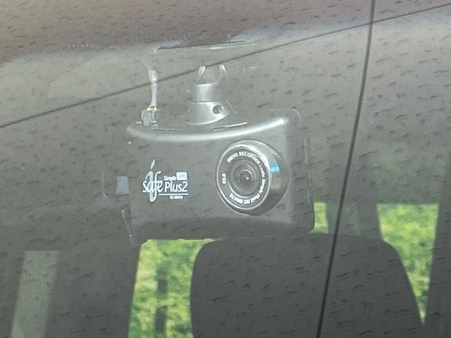 【ドライブレコーダー】ドライブレコーダー装備!走行中はもちろん、あおり運転や事故に遭遇した際、映像で記録し、万一のリスクに備えます。※記録用SDカードはお客様ご自身でご準備いただく必要があります。