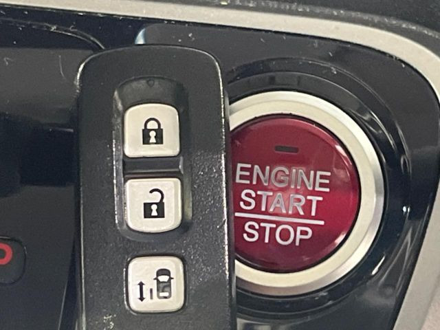 �yHonda�X�}�[�g�L�[�z�J�o����|�P�b�g�ɓ��ꂽ�܂܂ł��h�A�̎{���E�������\�ȃX�}�[�g�L�[�𑕔��B�G���W���̃I���E�I�t�����J�M�����o���K�v����������Ƃ��Ă��֗��ł���