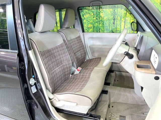 運転席シート廻りは使用感も少なく、良好な状態となっています。丁寧に使われていたことがよくわかりますね。