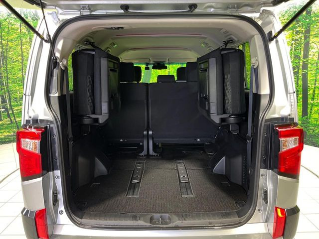普段のお買い物や通勤、送迎等に十分な荷室スペースを確保しております。セカンドシートを倒すと、大きな荷物の積載も可能です♪