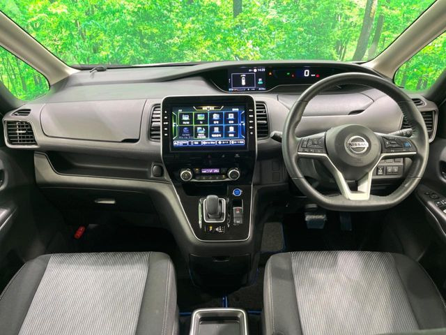 セレナ1.2 e-POWER ハイウェイスターV