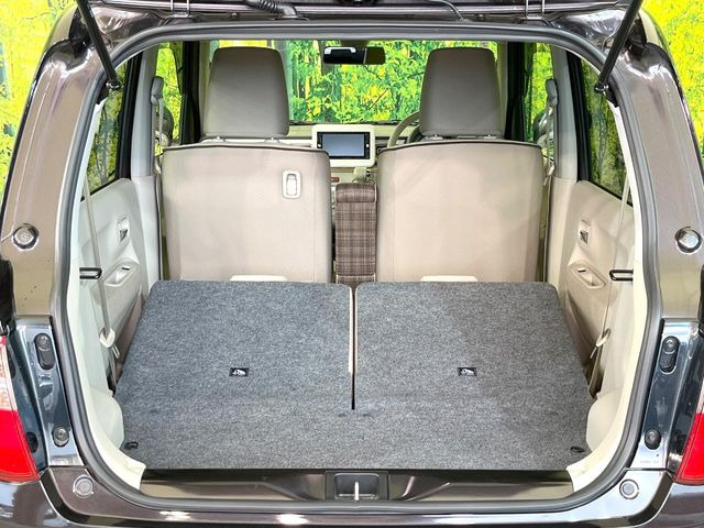 後席を格納すると、これだけの広さが!シーンに合わせたシートアレンジで、大きな荷物も積むことが出来ます♪