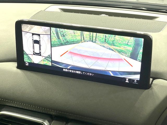 【マルチテレインモニター】車のフロントやサイドのカメラ画像を同時にモニター表示することで、悪路や狭い道を走行時でも周囲の状況確認ができ安心!本格SUVにうれしい装備です♪