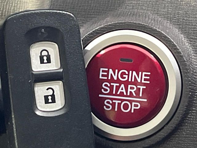 �yHonda�X�}�[�g�L�[�z�J�o����|�P�b�g�ɓ��ꂽ�܂܂ł��h�A�̎{���E�������\�ȃX�}�[�g�L�[�𑕔��B�G���W���̃I���E�I�t�����J�M�����o���K�v����������Ƃ��Ă��֗��ł���