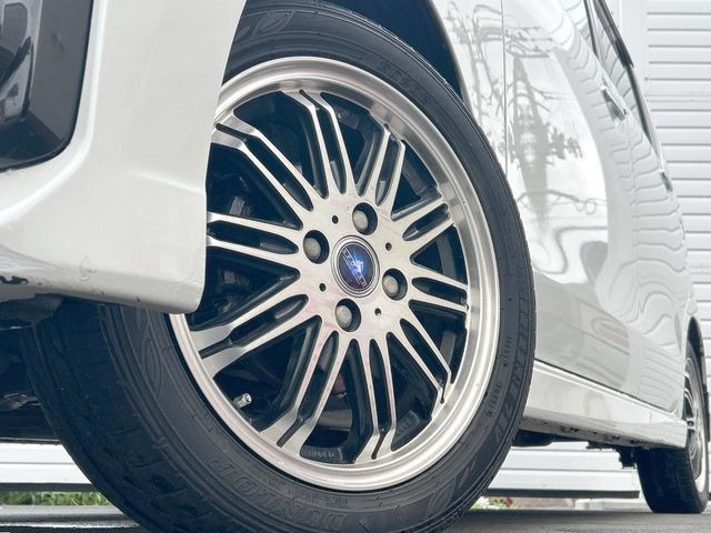 �y15�C���`�A���~�z�C�[���z�O�ςɃ}�b�`�����A���~�z�C�[���𑕒����Ă���܂��B�e��A���~�z�C�[����A�X�^�b�h���X�^�C�����戵�����Ă���܂��B���񂲑��k����������
